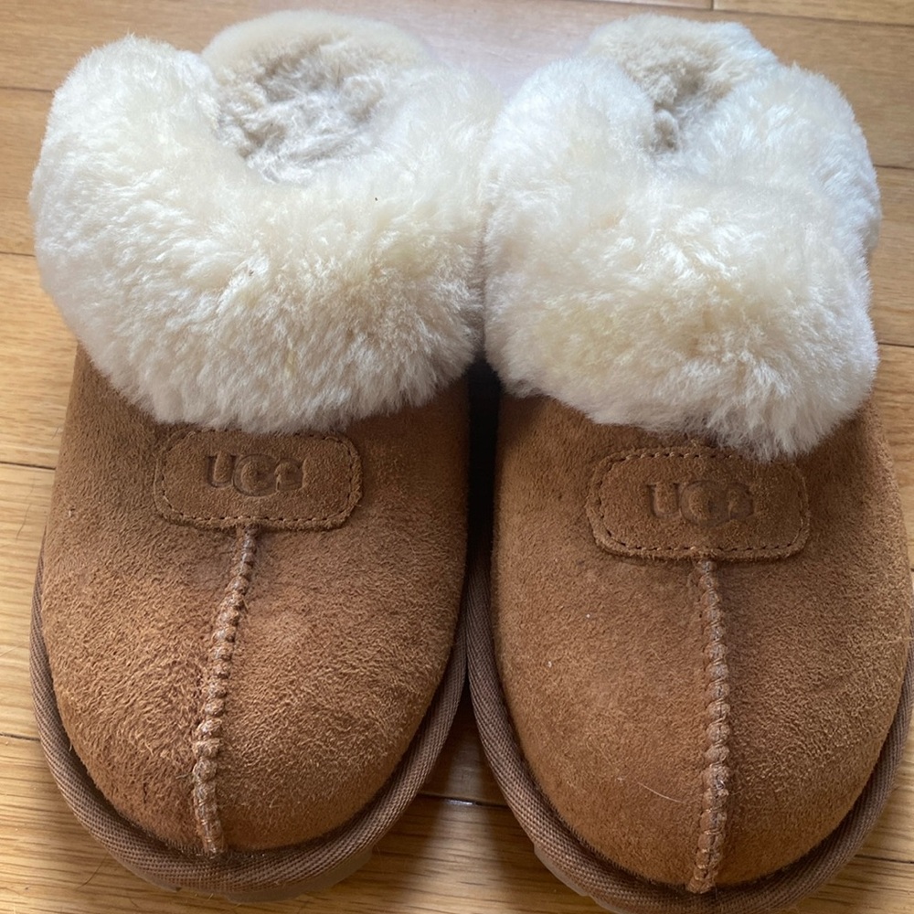 UGG slippers- Like New!